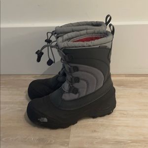 The North Face boys snow boots Like new